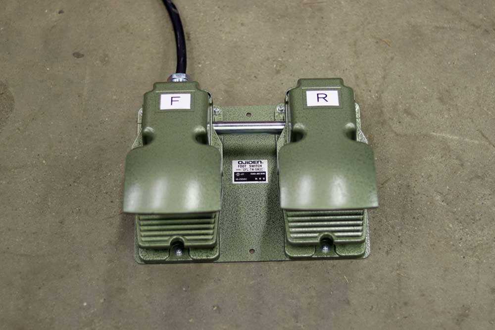 A green foot pedal with the letter f and r on it