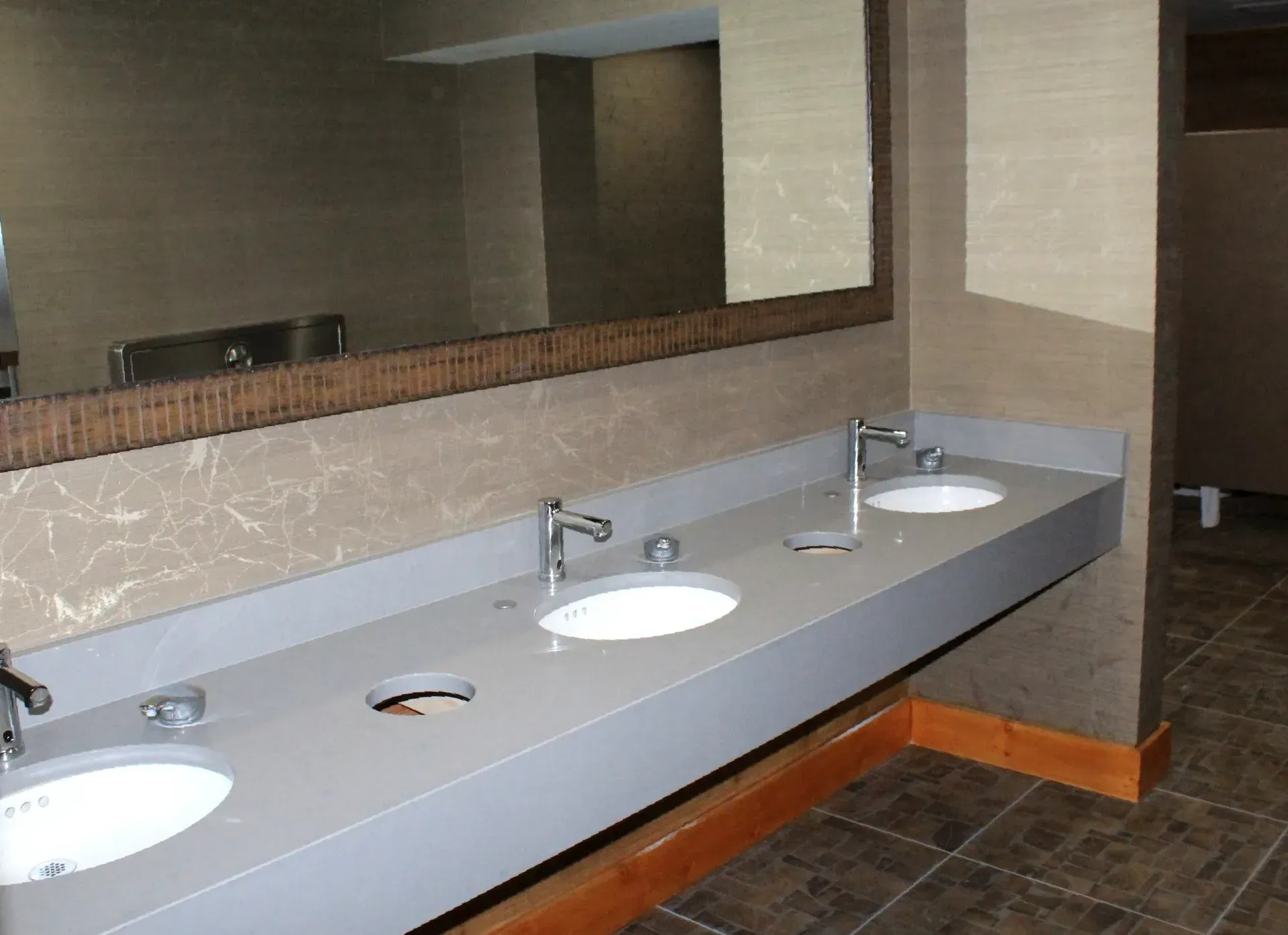 A bathroom with two sinks and a mirror