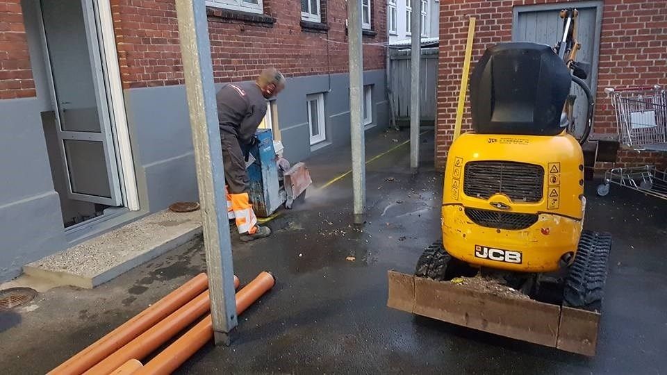 mand der arbejder