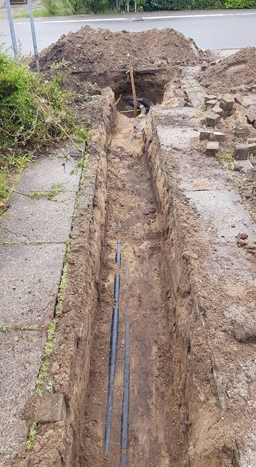 En rende graves for at installere en telefonlinje.