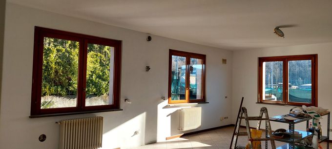 Tinteggiatura e posa serramenti