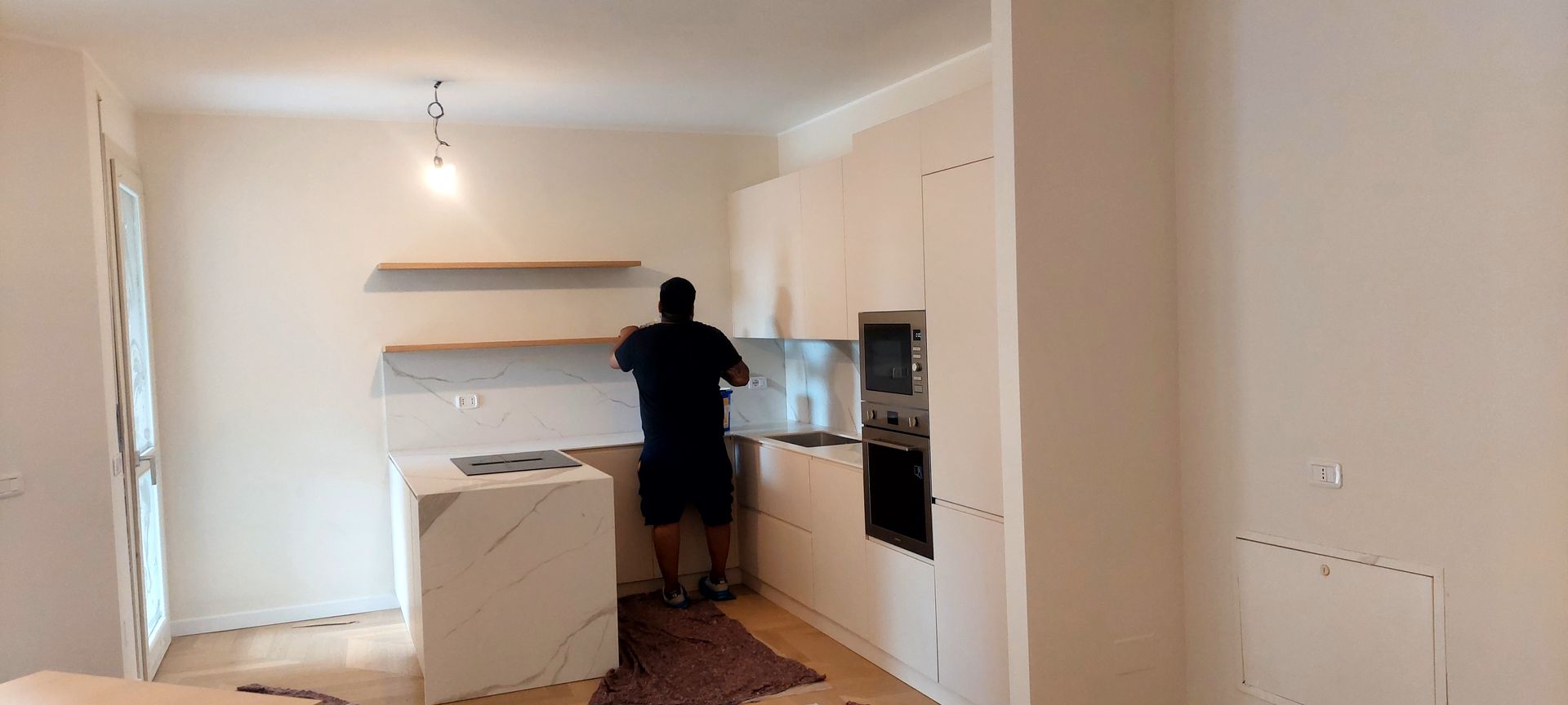 posa mensole in legno