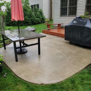 Before and after driveway cleaning and sealing