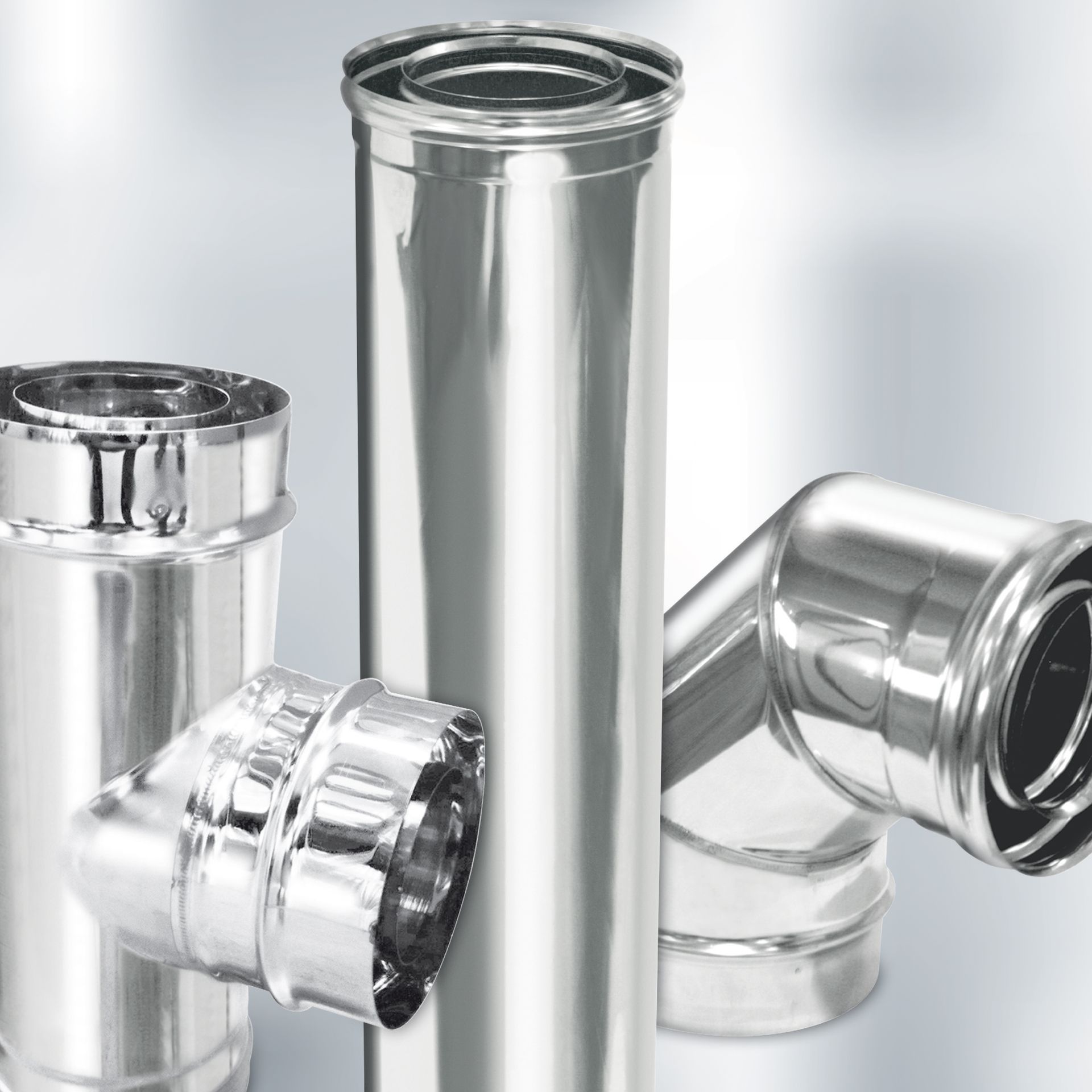 Un mucchio di tubi di acciaio inossidabile sono impilati uno sopra l'altro