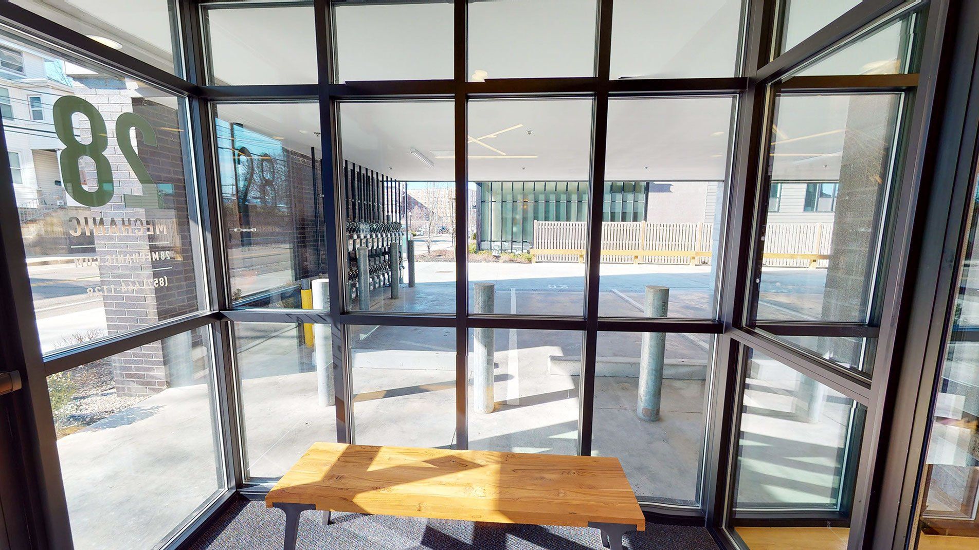 28 MECHANIC  Entrance