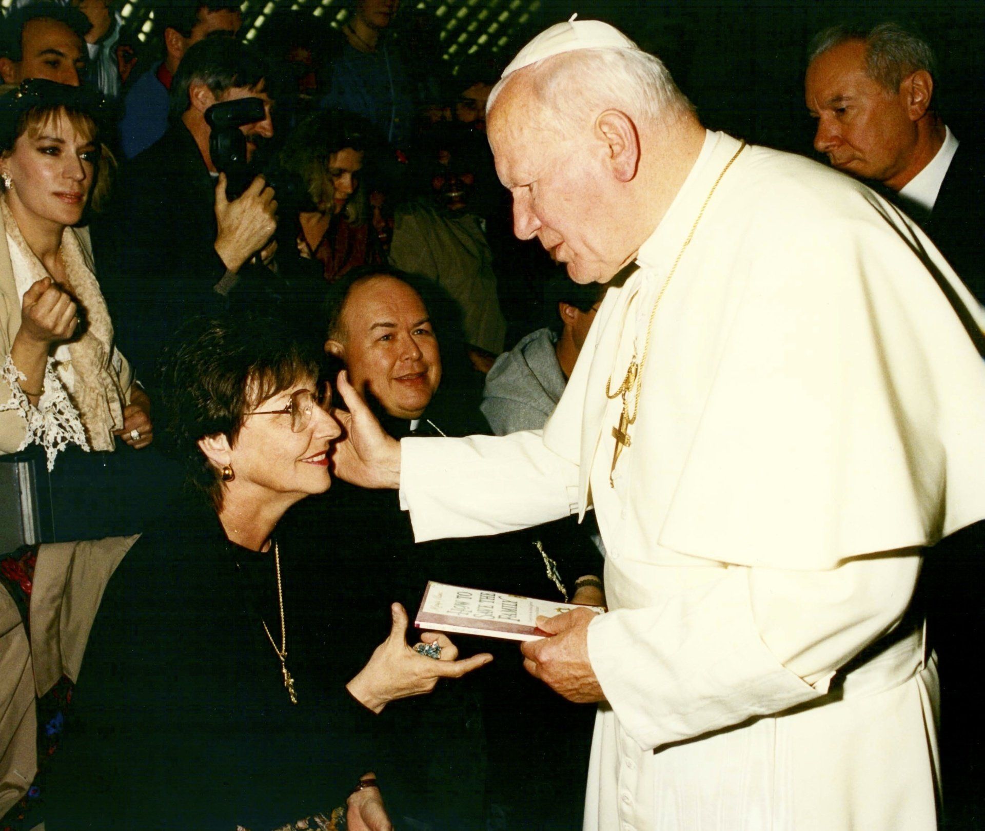 A man in a white robe is talking to a woman