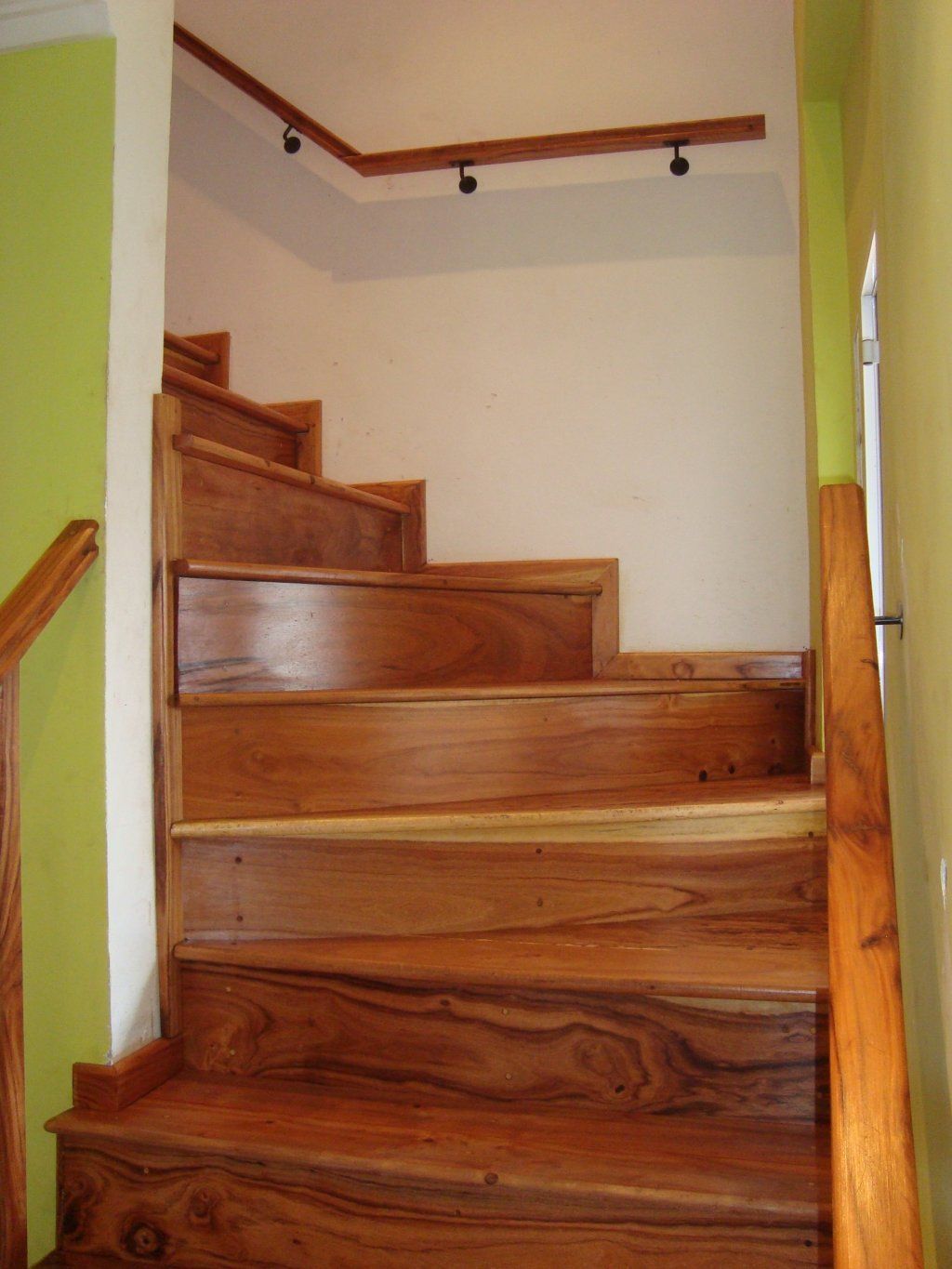 TODO EN QUEBRACHO ORO ROJO