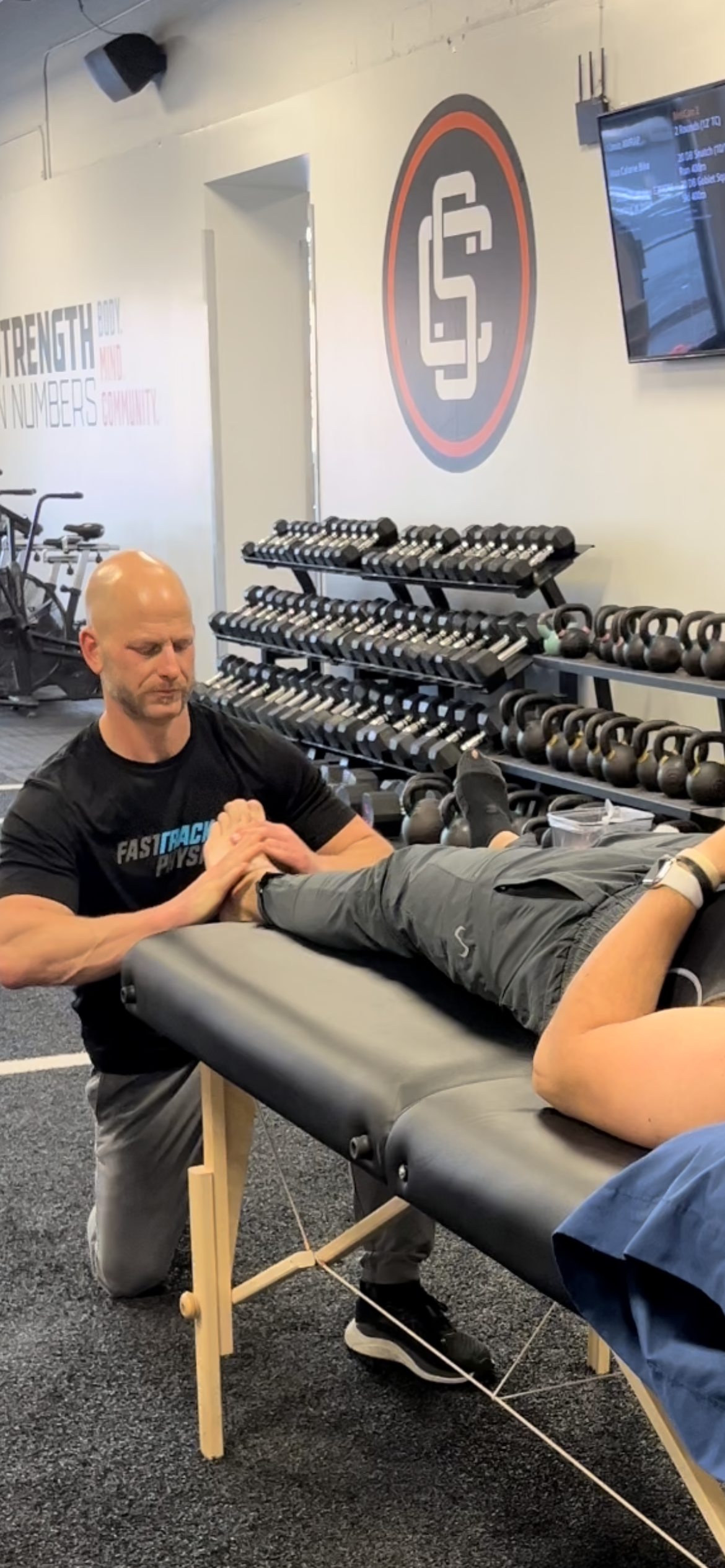 Joint Moblizations - Chicago, IL - Fast Track Physio