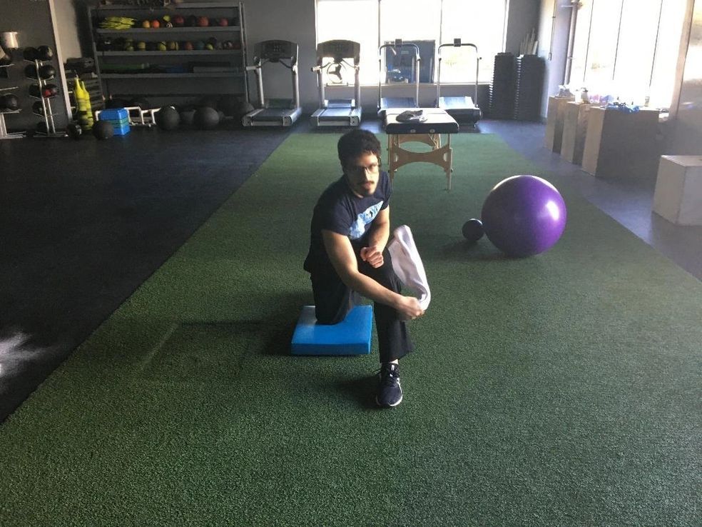 Man Kneeling - Chicago, IL - Fast Track Physio