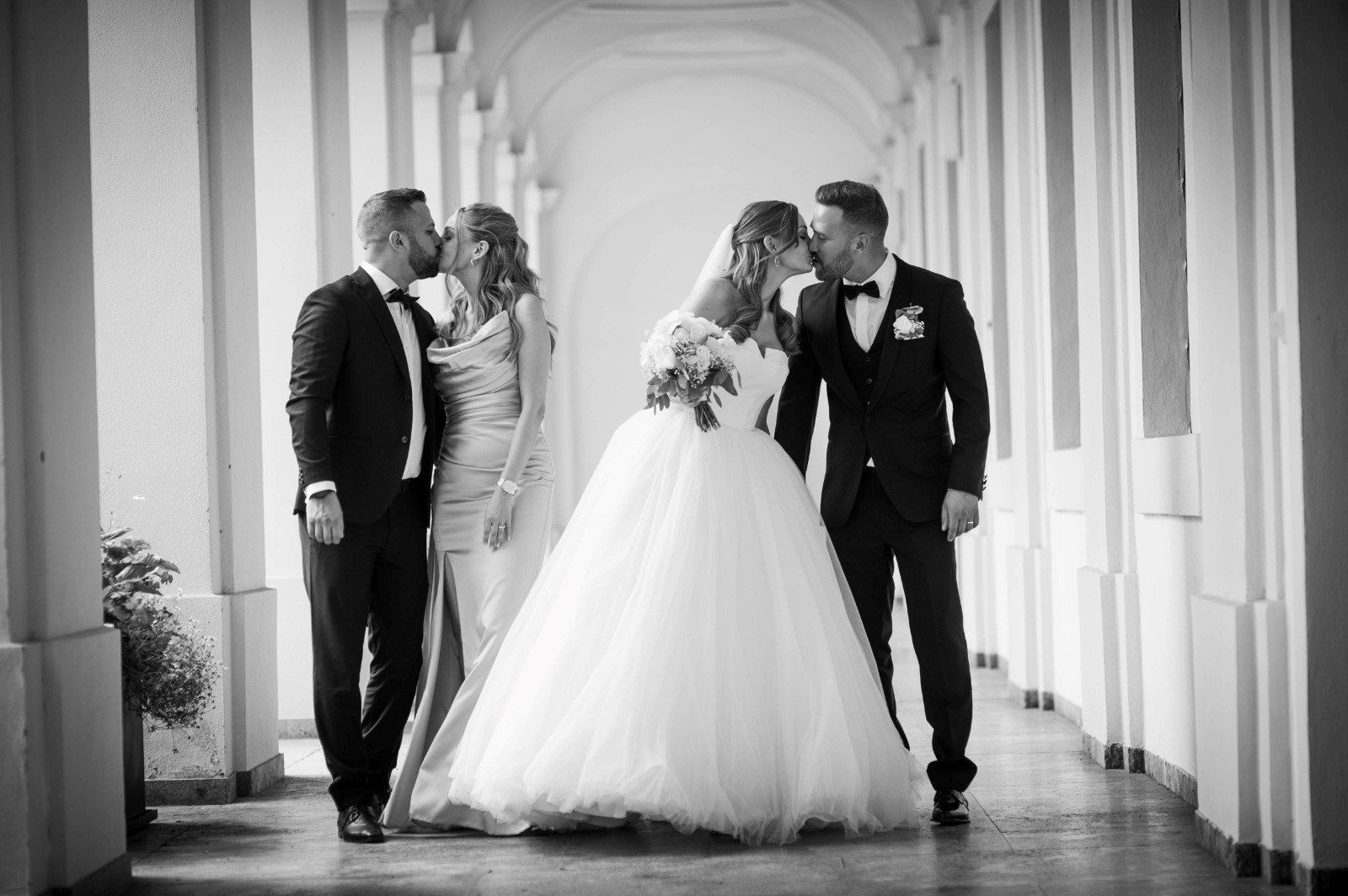 sposi e testimoni bianco e nero