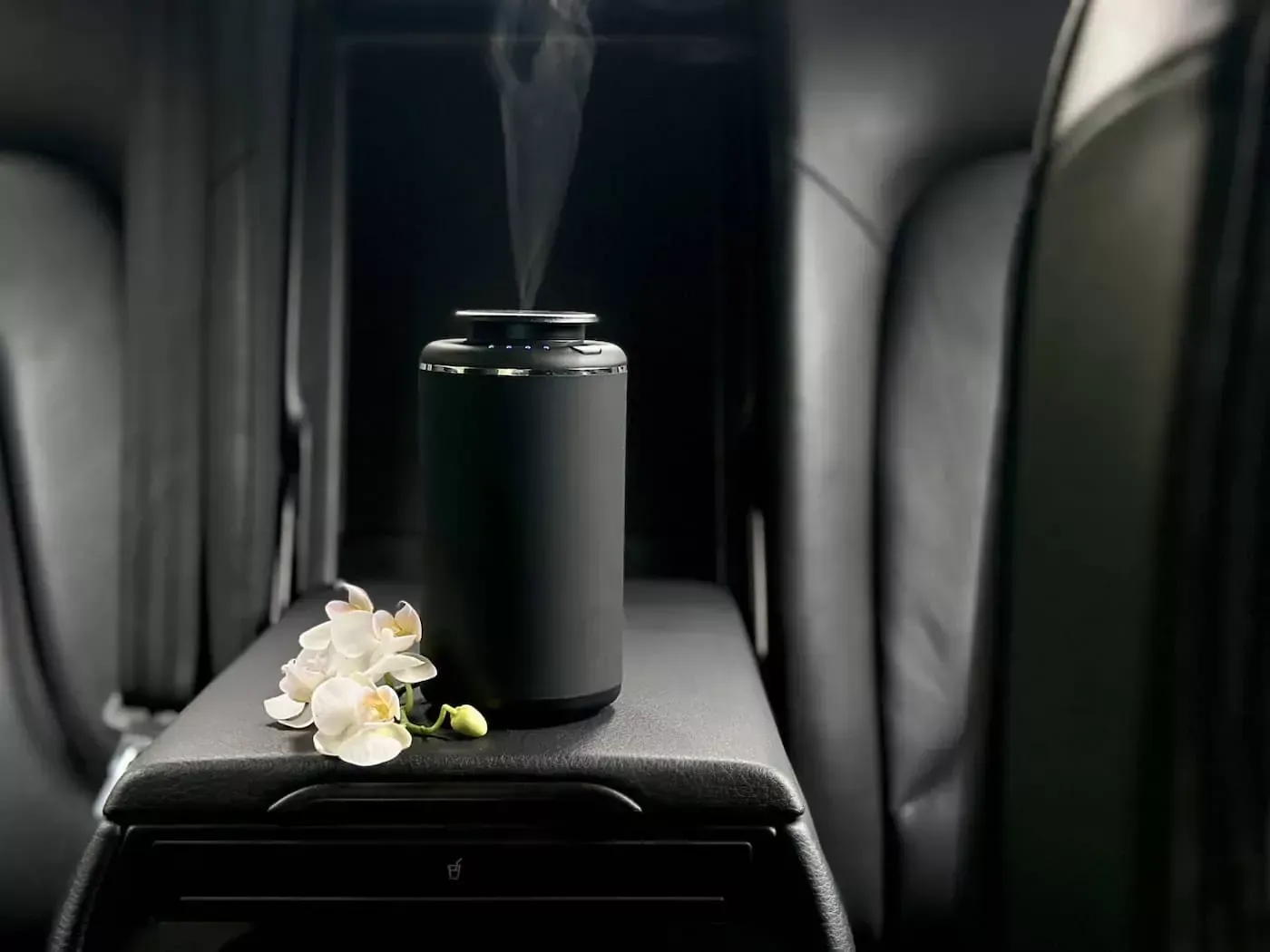 Black Car diffuser with flower