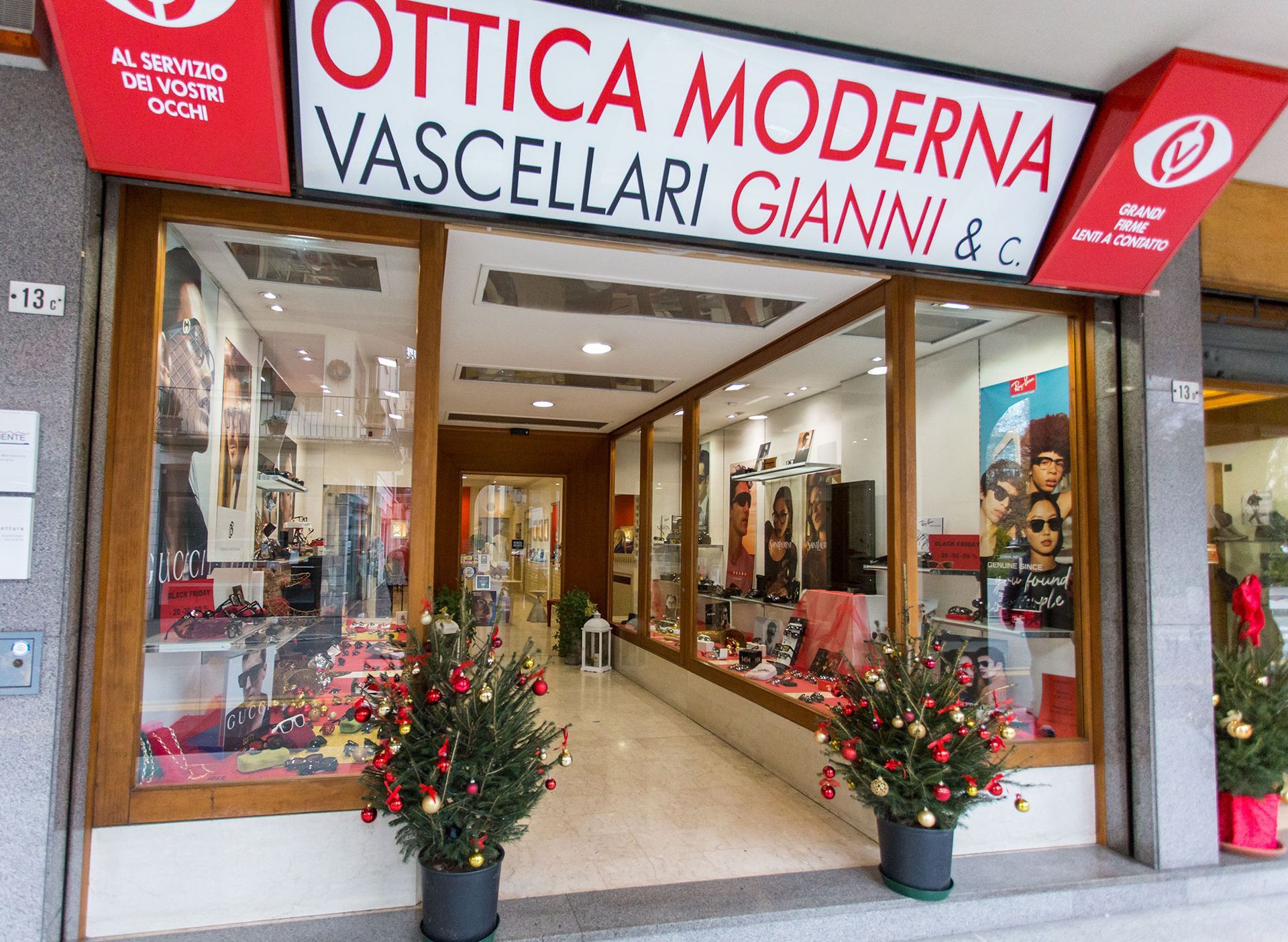 A store front of ottica moderna vascellari gianni