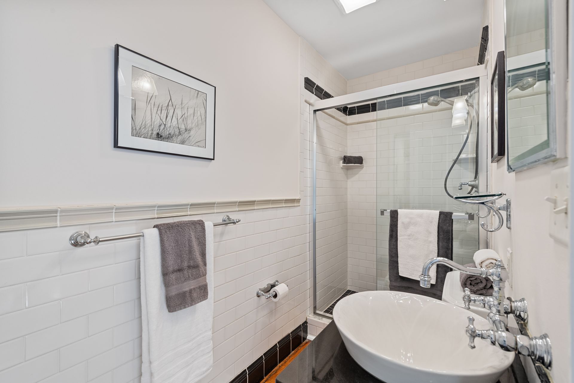 115 S Clinton St - Bathroom