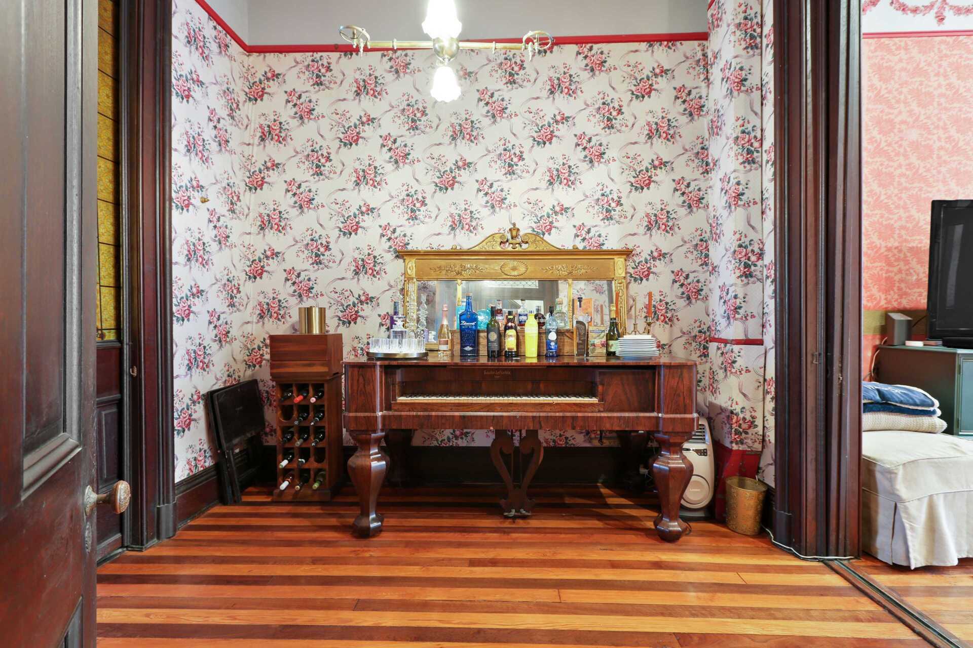 1603 Bolton St - Bar