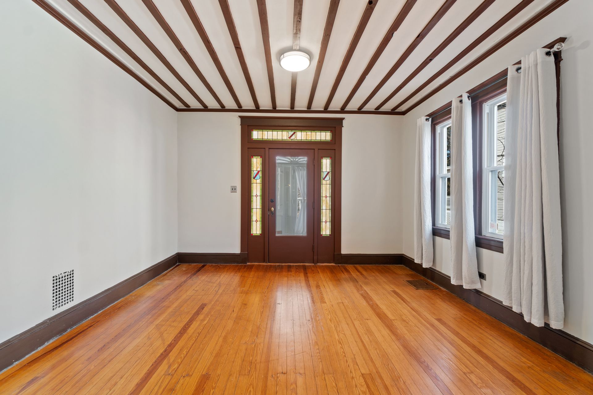 3102 Parkside Dr - Living Room (Front Entrance)