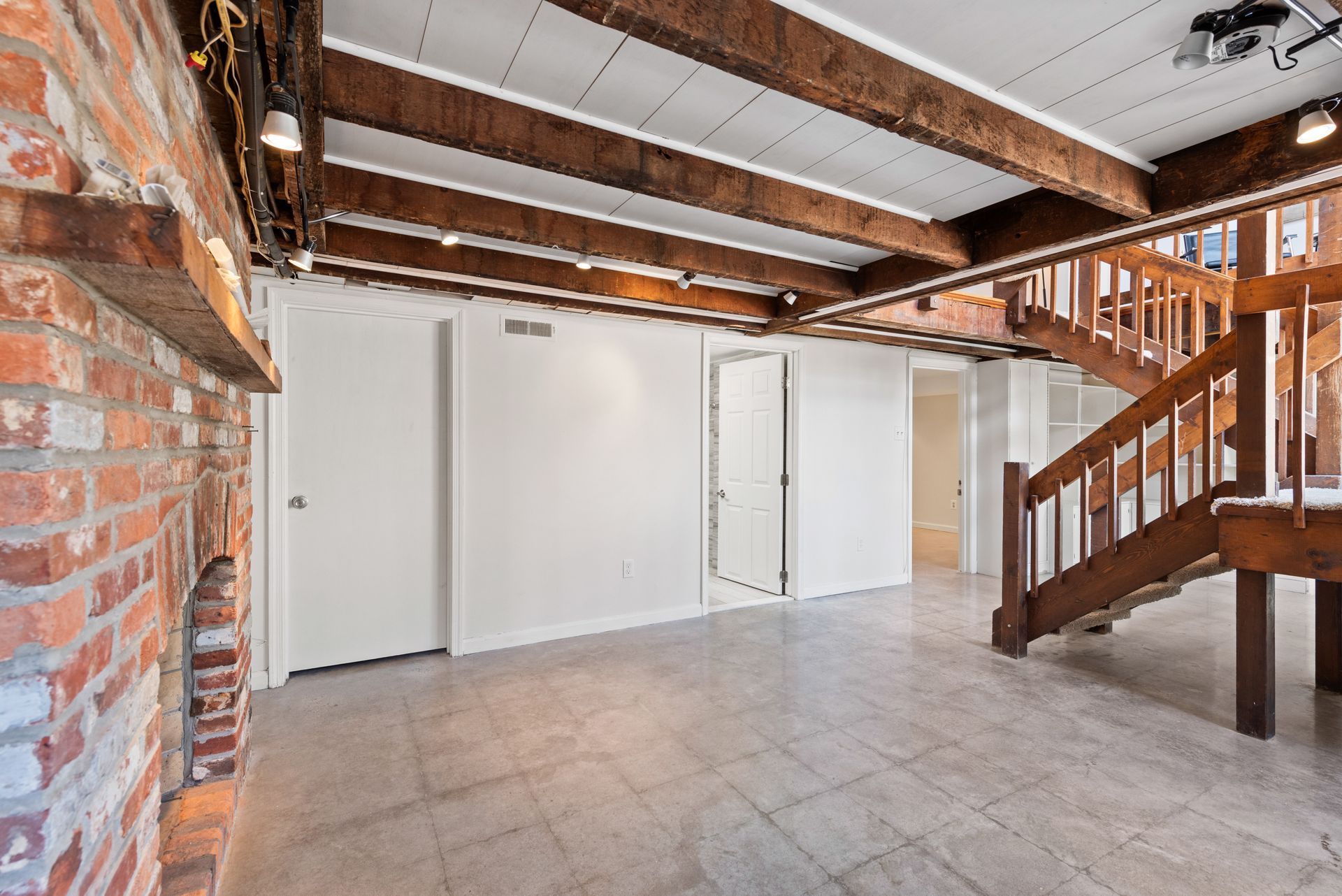 637 Stirling St - Fully Finished Basement