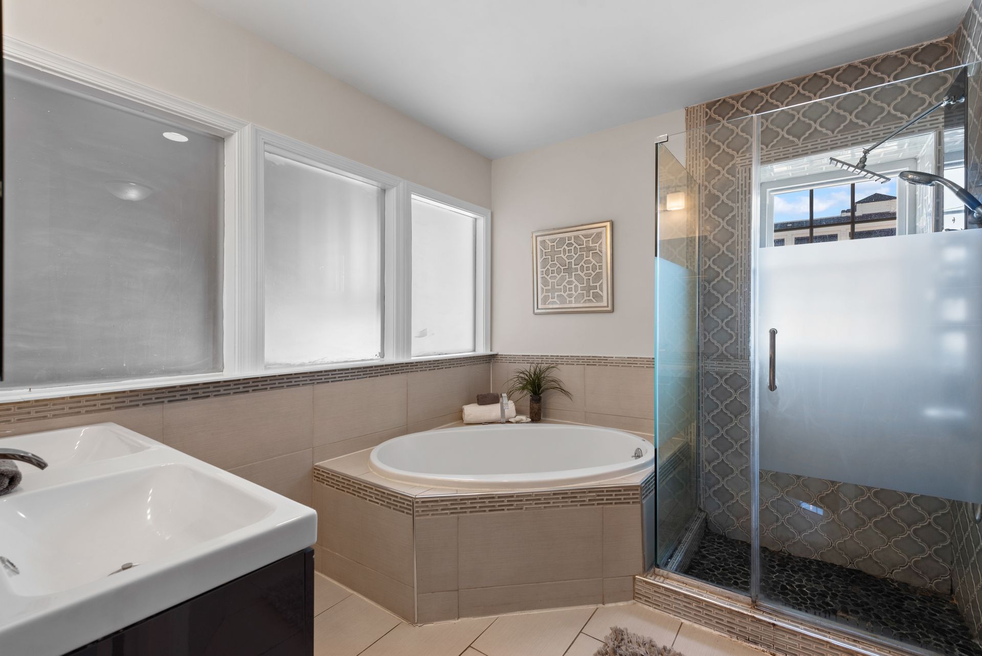 637 Stirling St - Bathroom