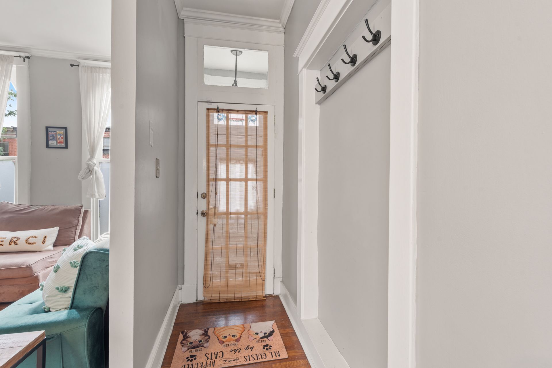 7 South Collington Ave - Foyer