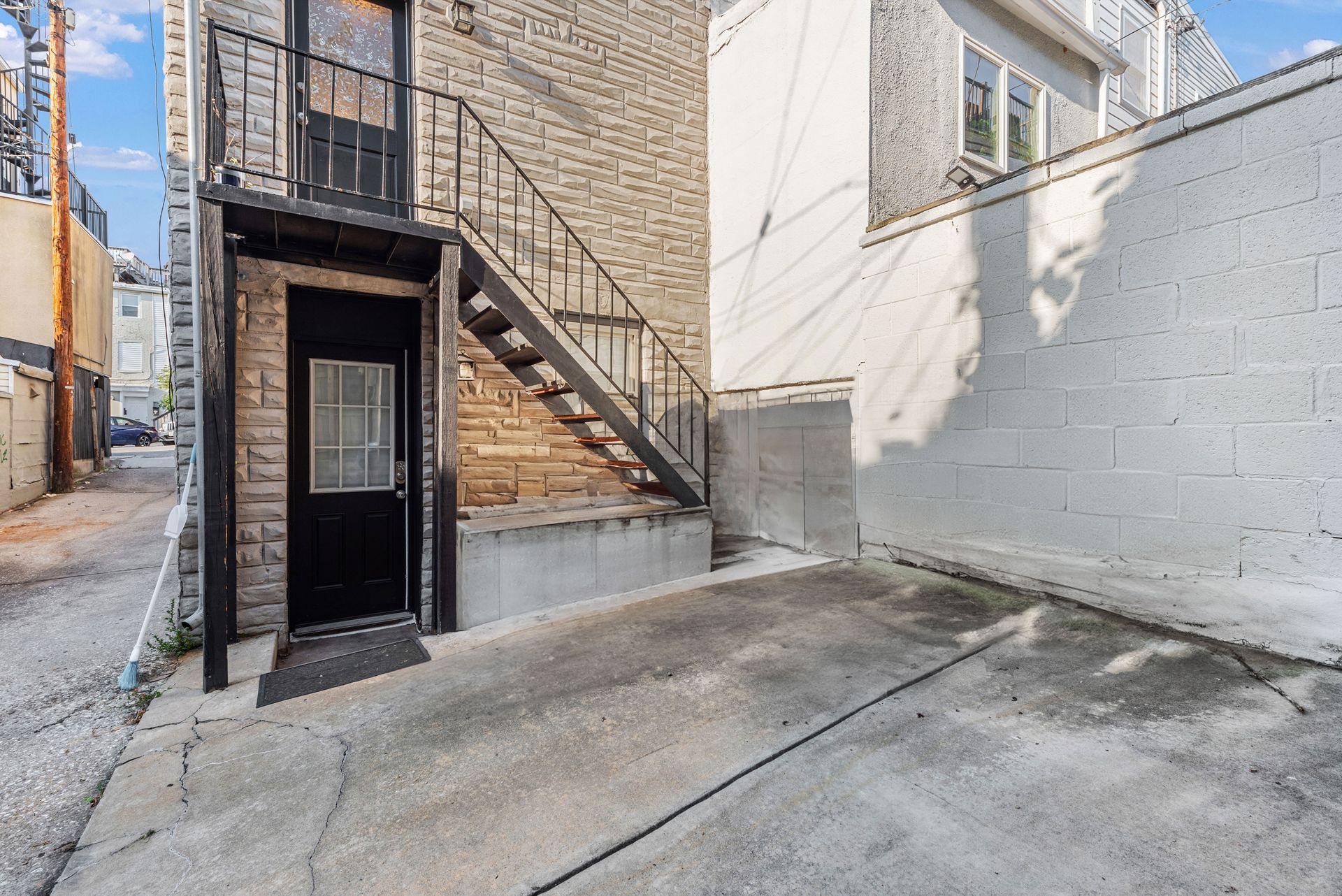 2103 Gough St - Parking Pad