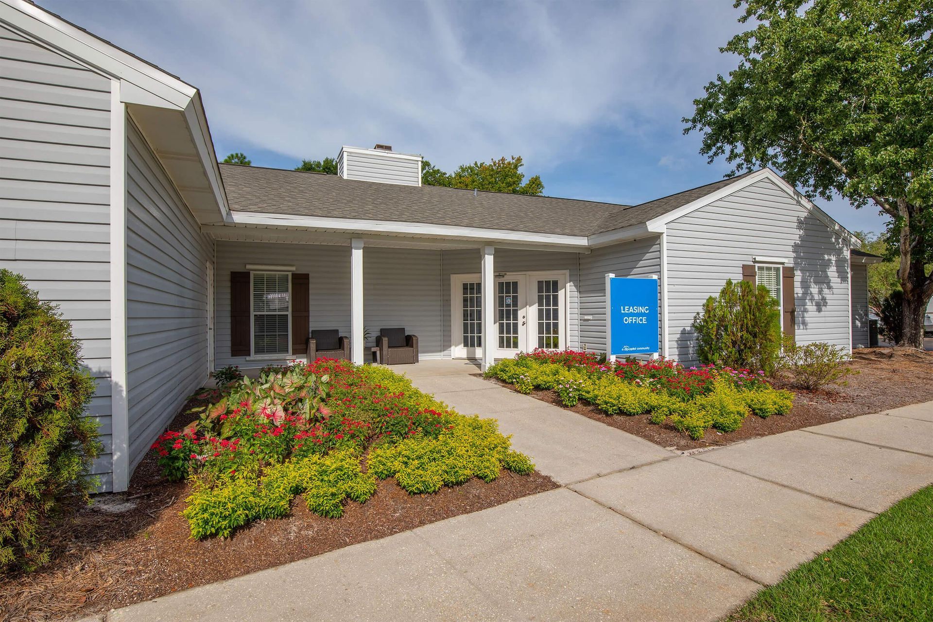 Summer Trace at Gulf Shores  leasing office building exterior view.