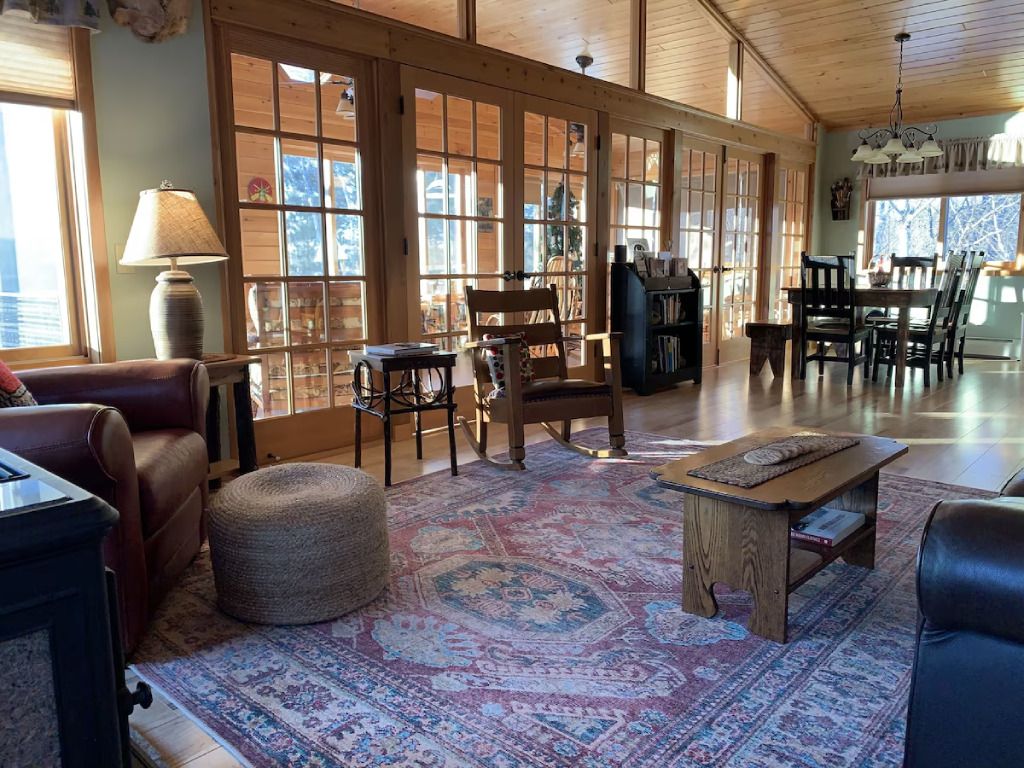 A living room filled with furniture and a rug.