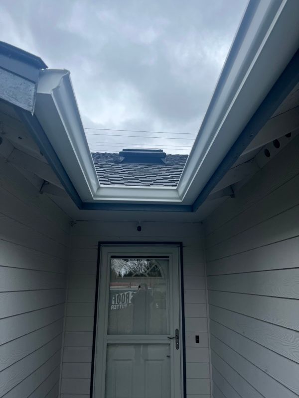 there is a skylight in the ceiling above the door .