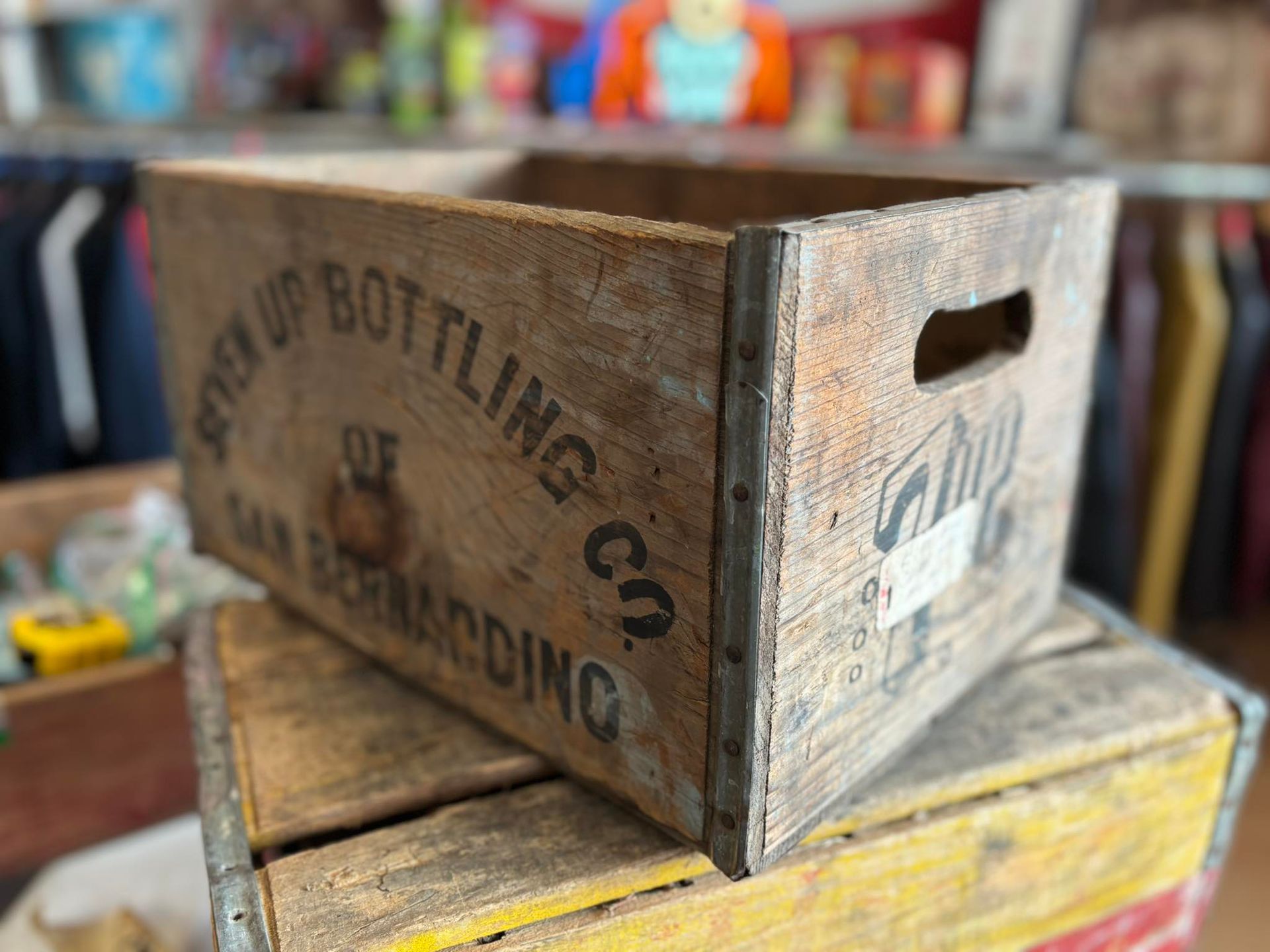 Caisse en Bois Vintage 7 Up – Année 1973, San Bernardino, Californie