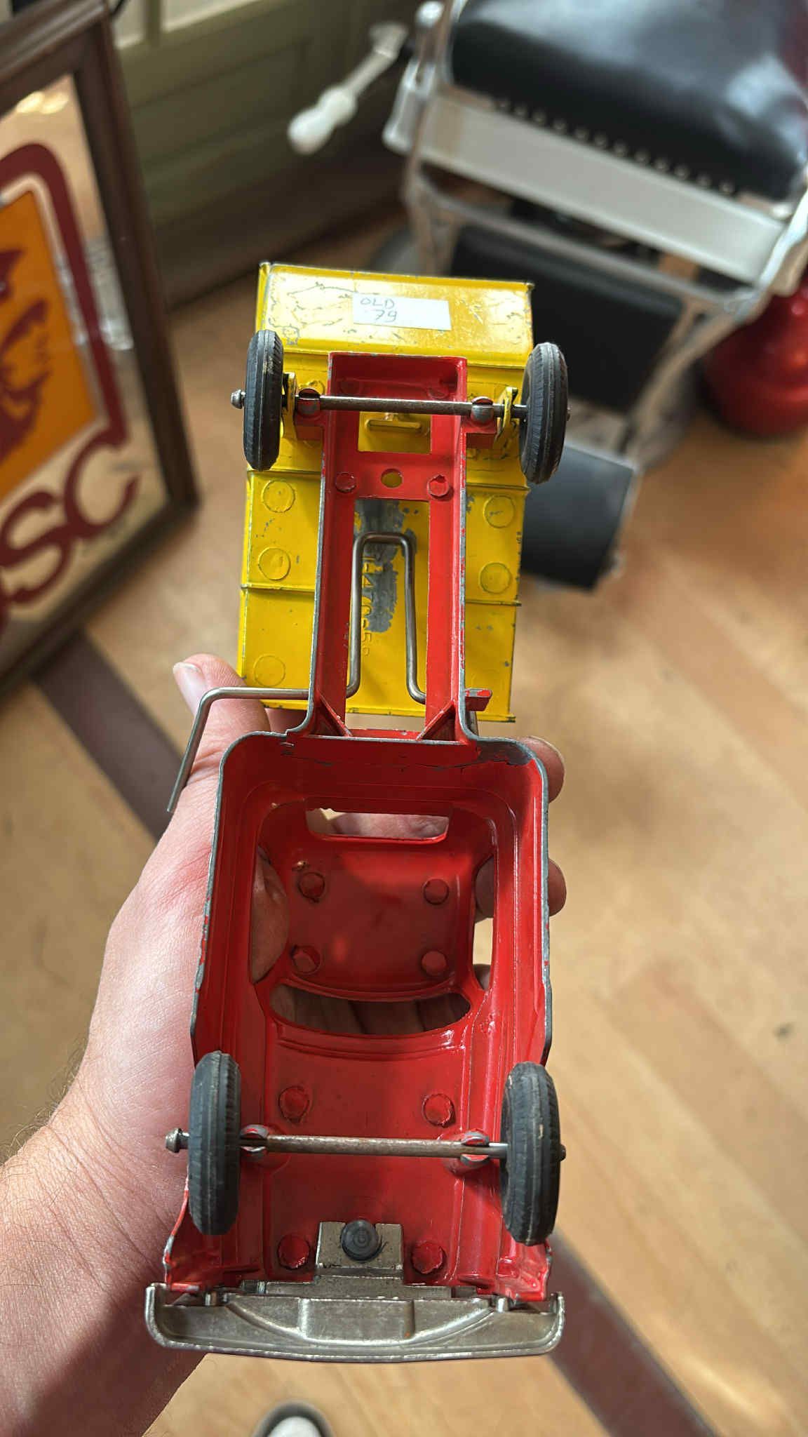 Camion benne jouet en tôle – Années 50/60