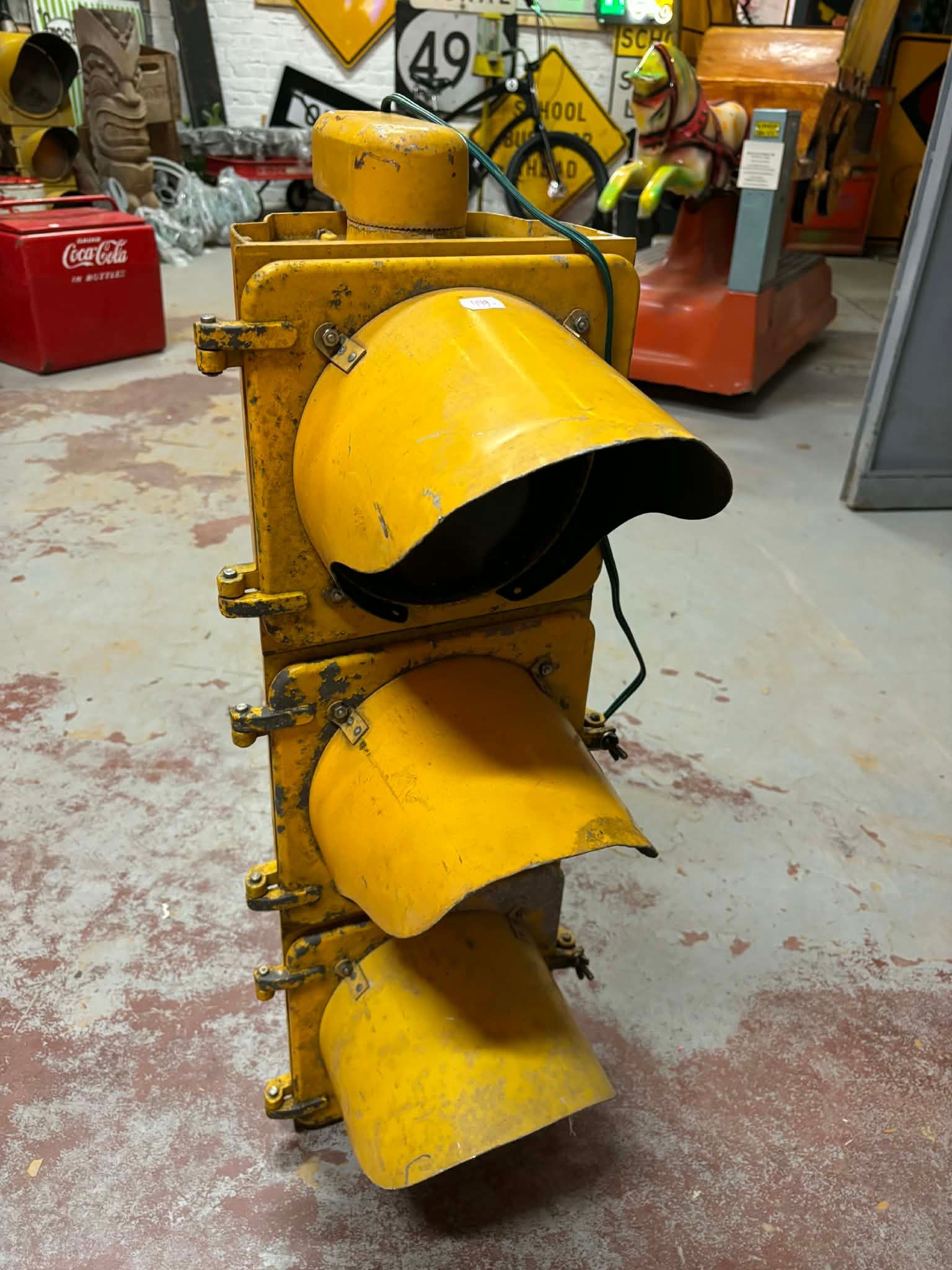 Dans son jus d’origine – Véritable feu de signalisation américain (fonctionnel)