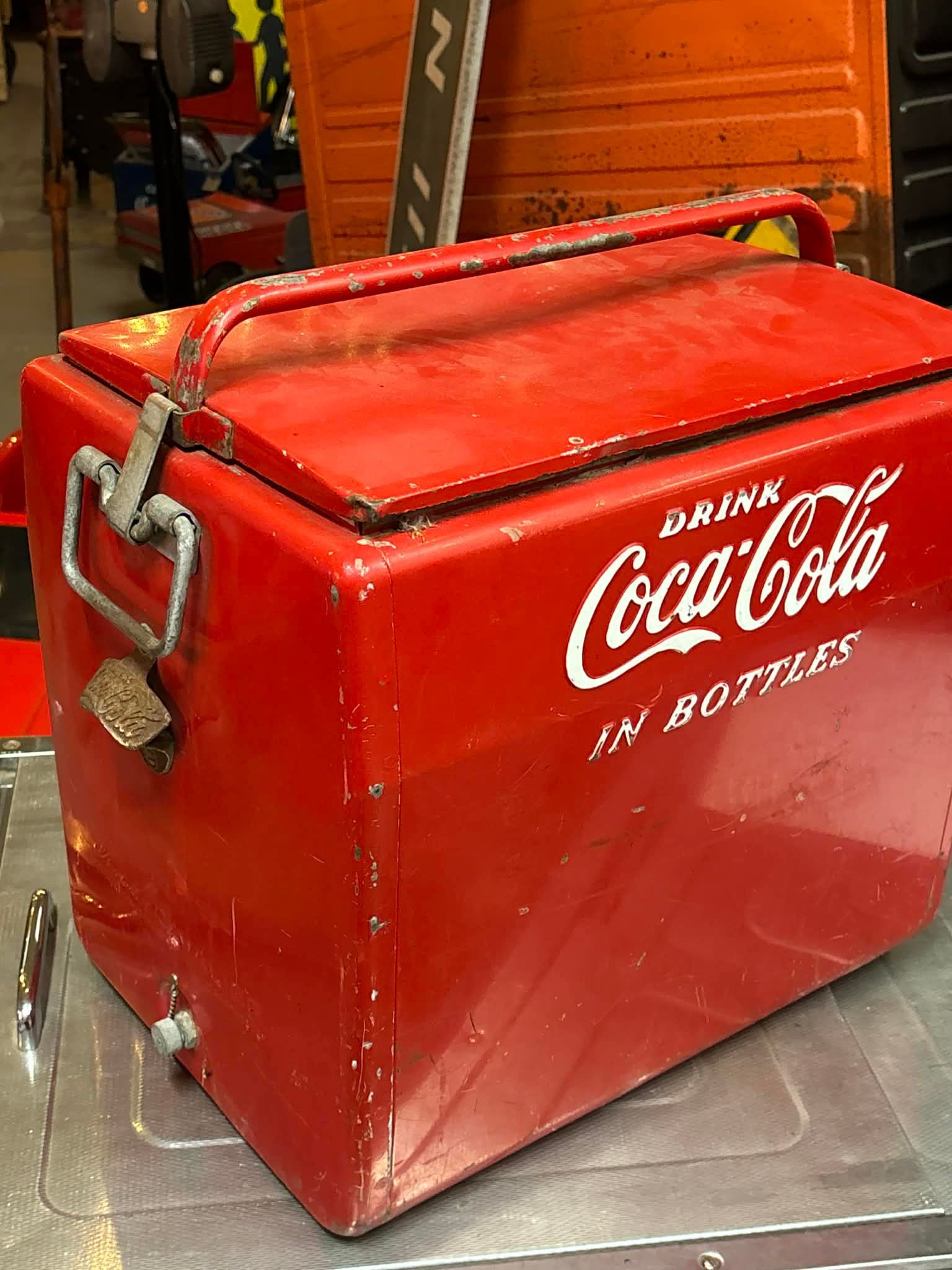 Glacière Coca-Cola ancienne – métal – USA – Années 50 – Dans son jus d’origine
