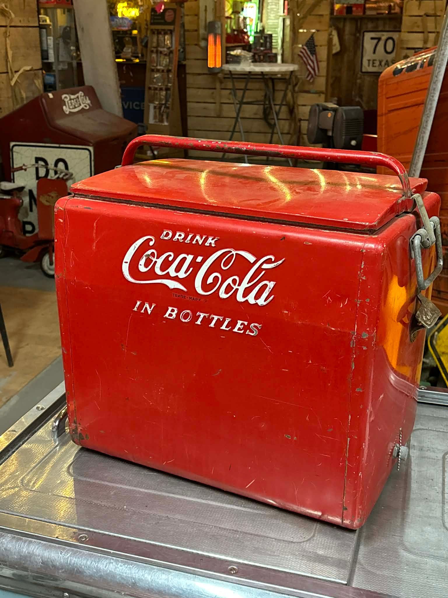 Glacière Coca-Cola ancienne – métal – USA – Années 50 – Dans son jus d’origine