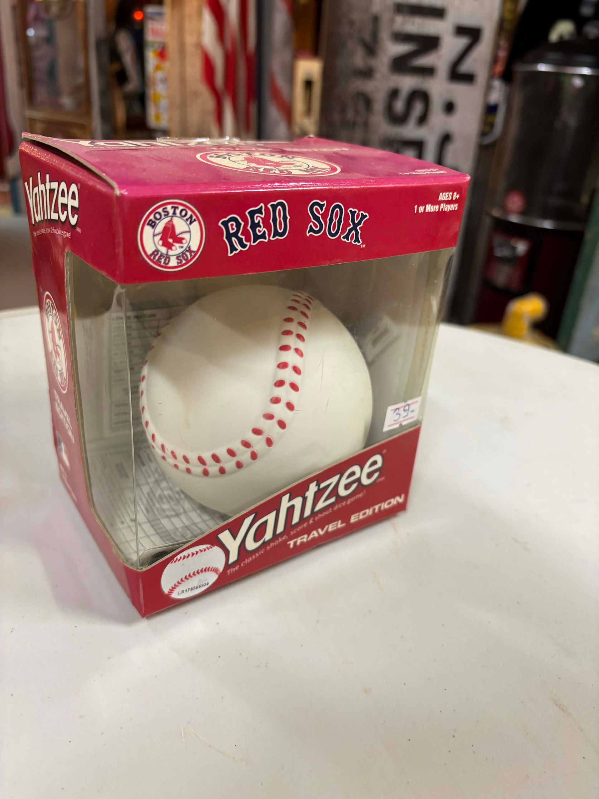 Yahtzee Boston Red Sox – Travel Edition – Baseball Dice Cup