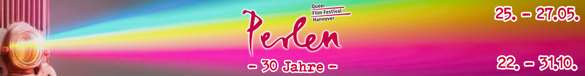 Das Wort Perlen - Queer Film Festival steht mit der Datumanskündigung für das Winterprogramm 2025 auf grau-weißen Hintergrund.