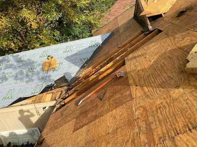 A close up of a roof with a lot of wood on it.