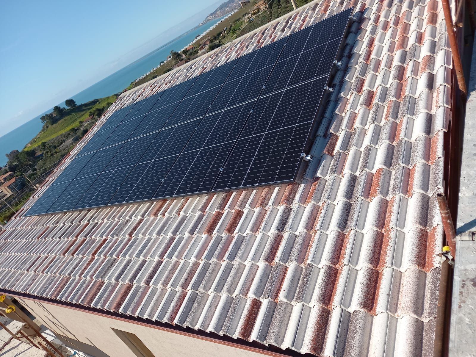 tetto con pannelli solari