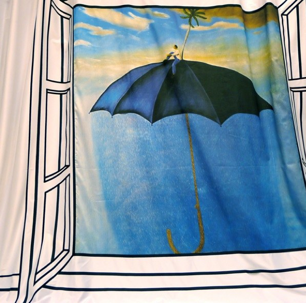 Een schilderij van een paraplu voor een open raam als backdrop