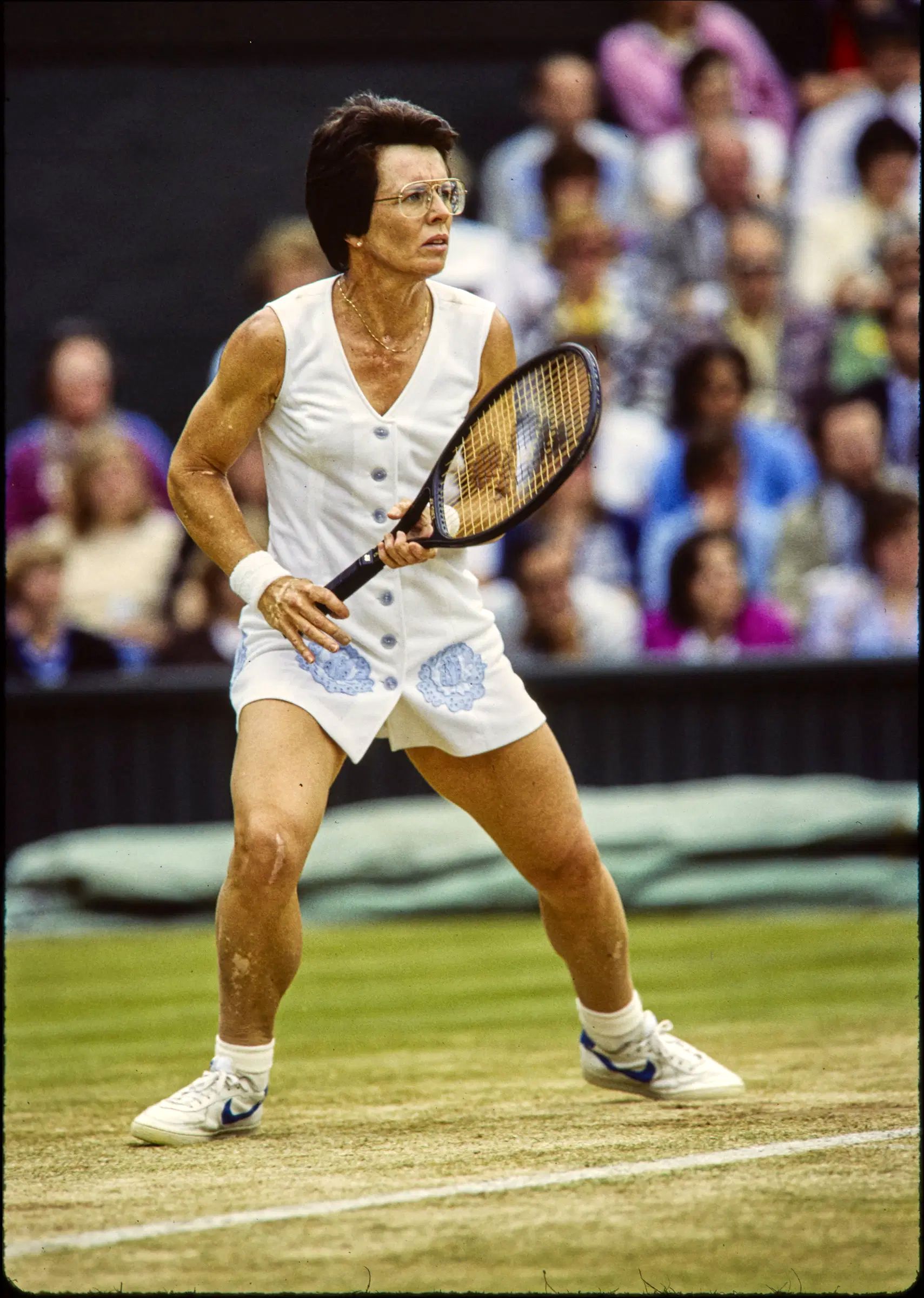 a woman playing tennis