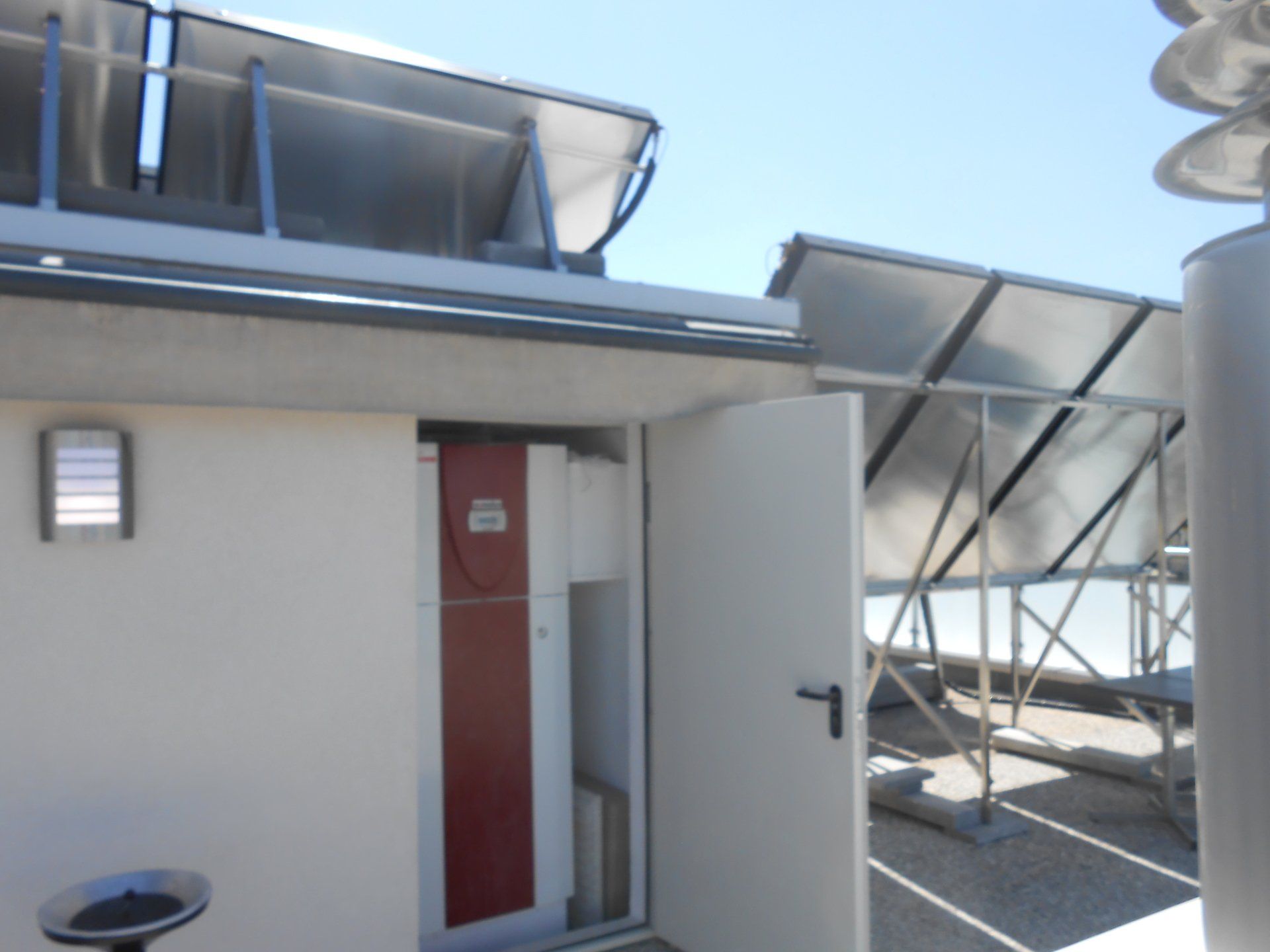 porte donnant sur un toit