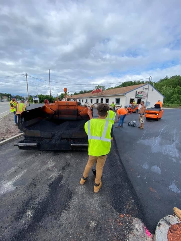 Company Workers | Manchester, NH | Tarmac Paving