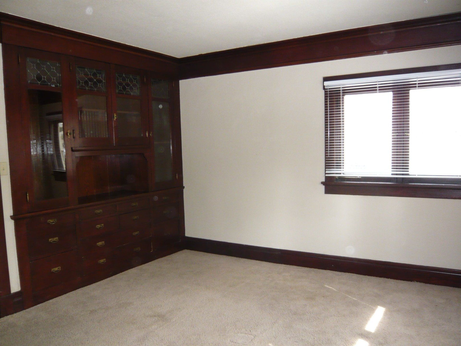 813 S. Lincoln Place Apt # 2 Main floor 007