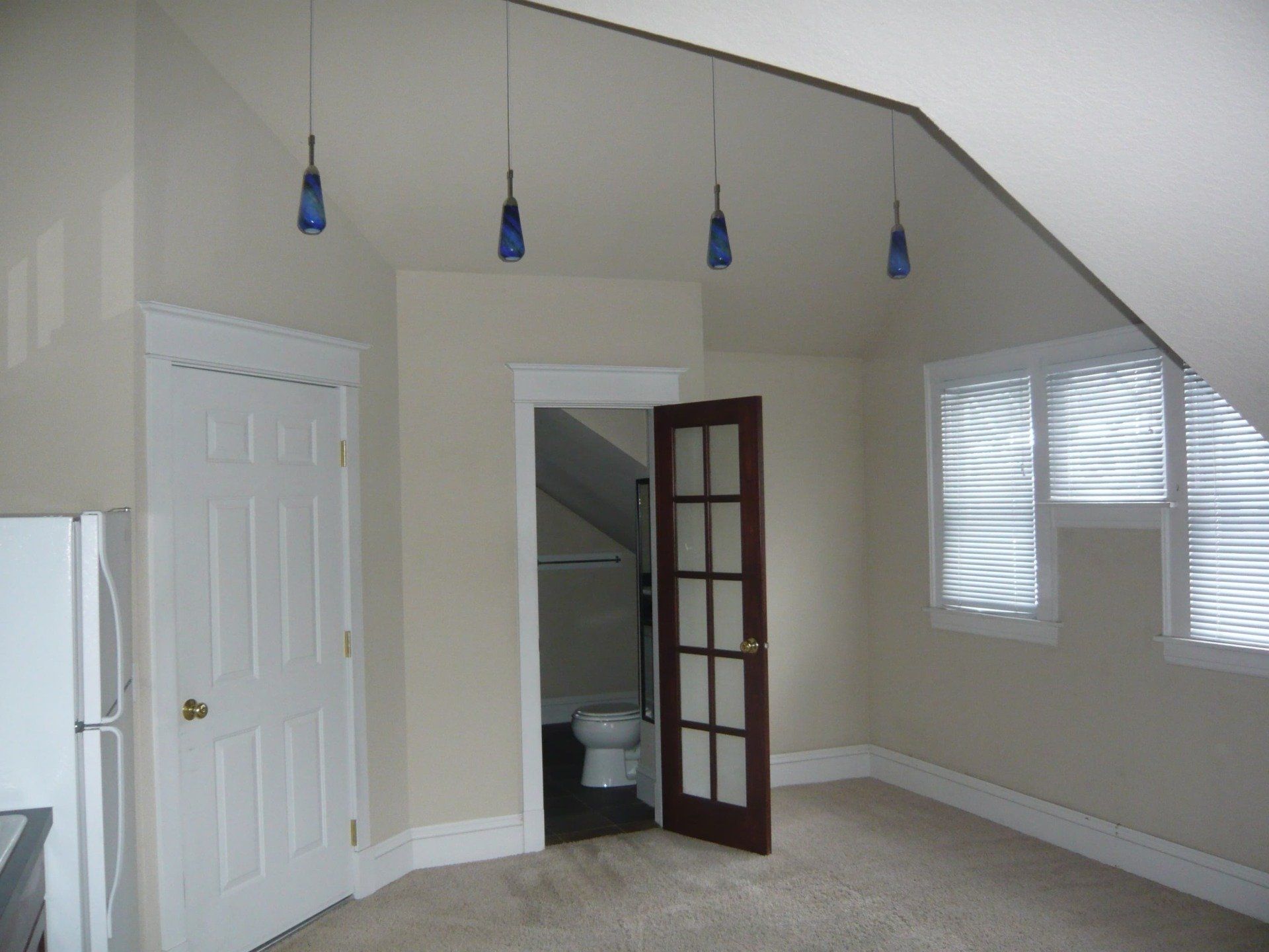 818 S. Lincoln Place #3 east studio 008