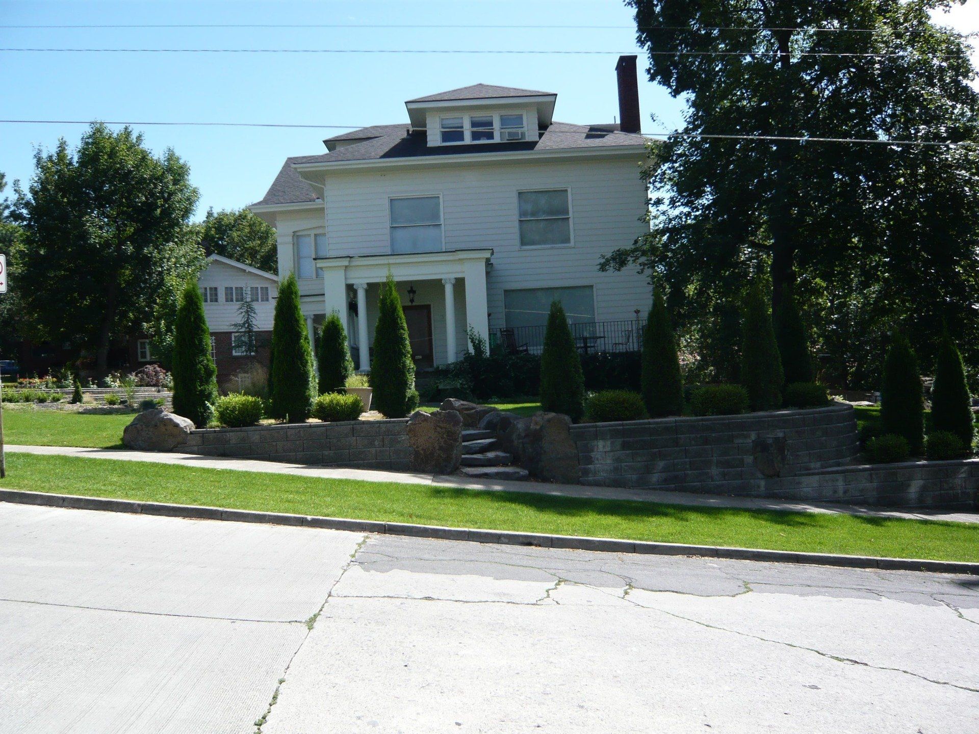 903 w. 9th outside 001