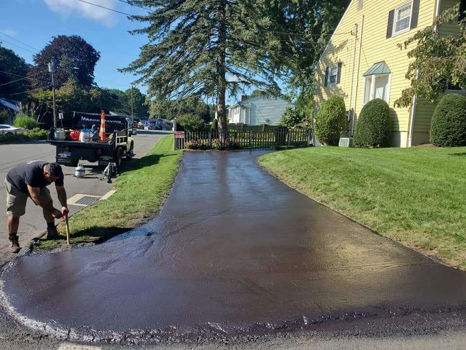 finished sealcoated driveway