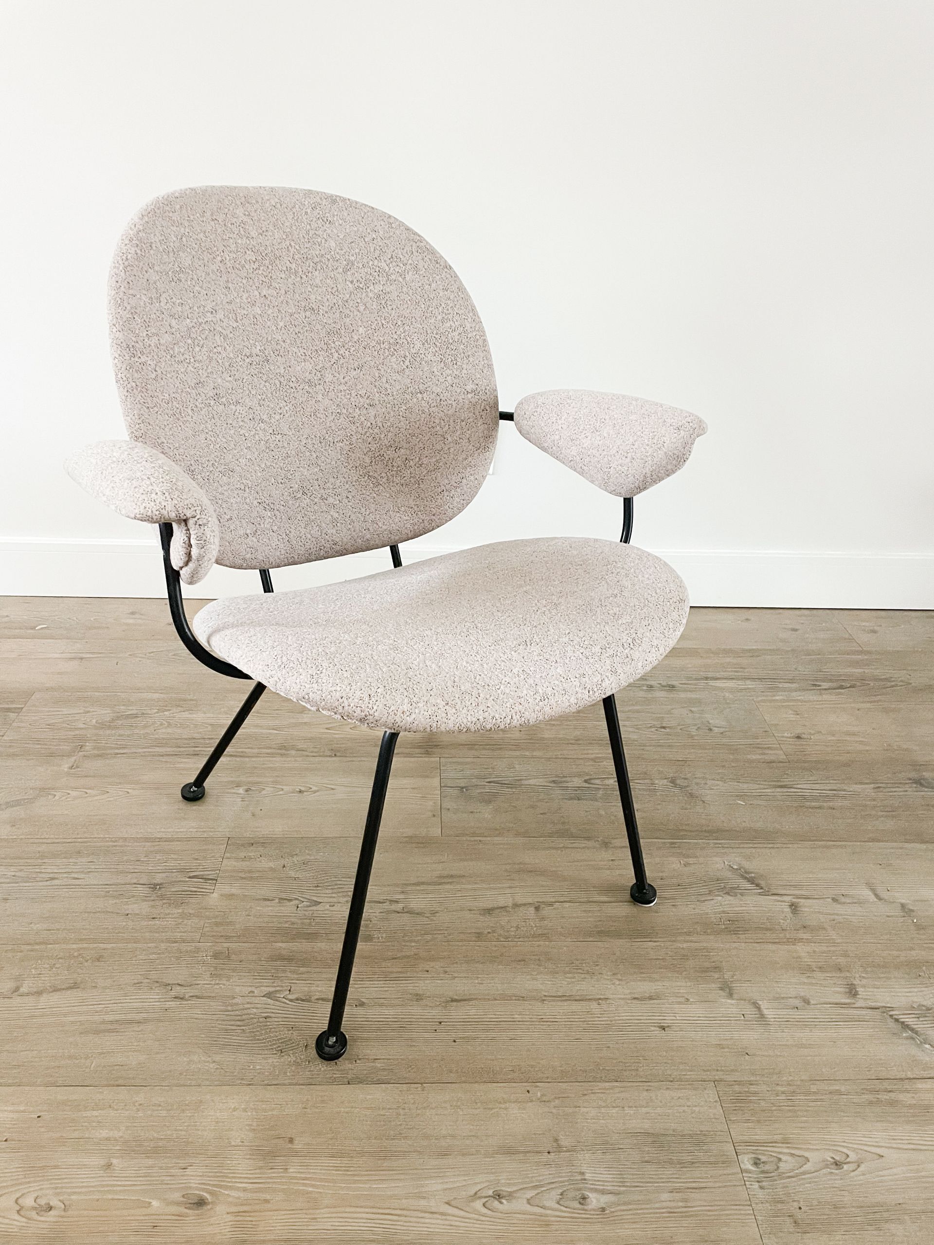Kembo Easy Chair 3O2 – Gispen – herstoffeerd met Kvadrat