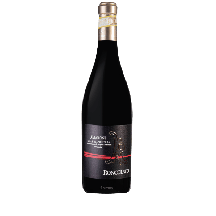 Wijnfles met zwart etiket en gouden accenten, rode wijn.