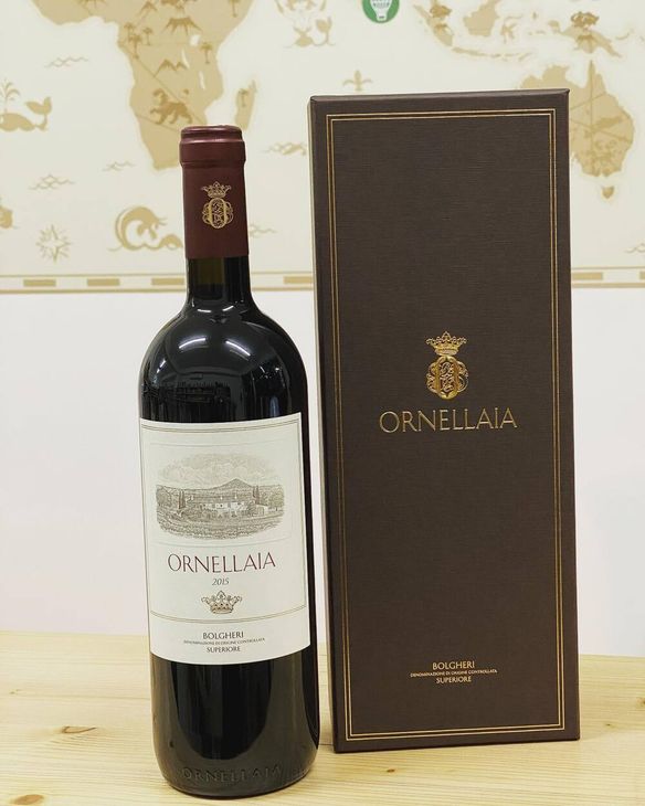 bottiglie di vino rosso Ornellaia