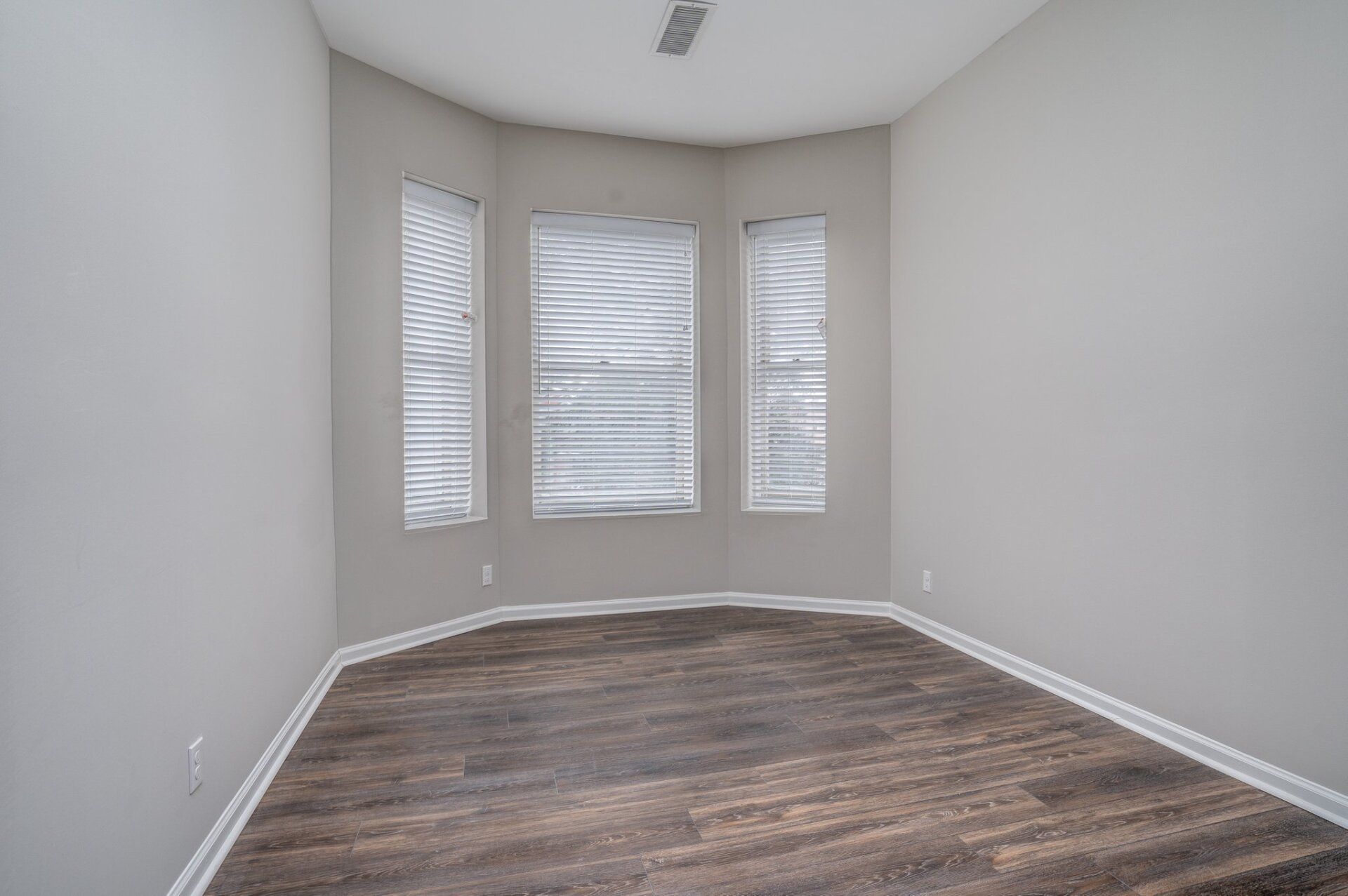 Historic Colonial Square Property Image