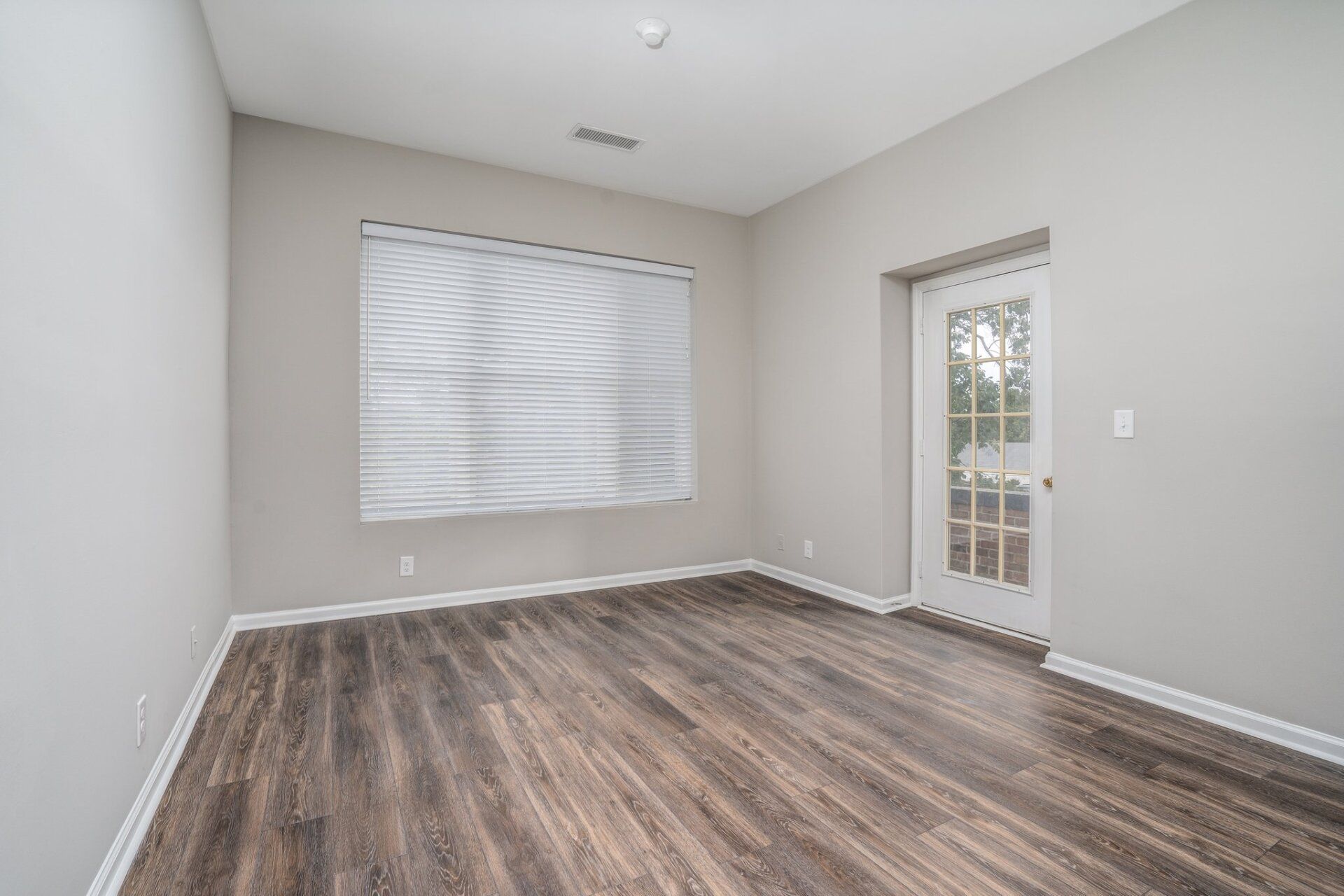 Historic Colonial Square Property Image