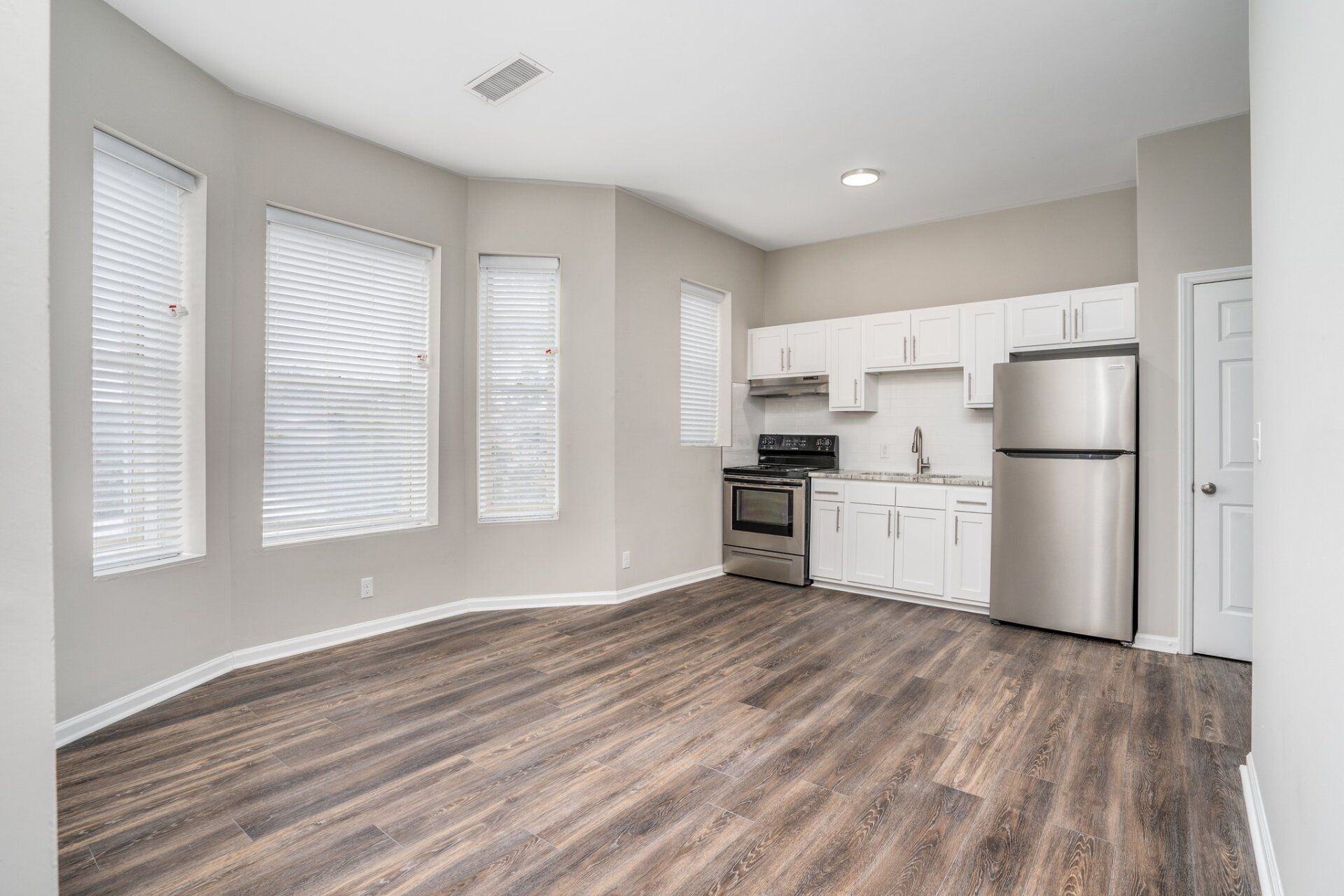 Historic Colonial Square Property Image