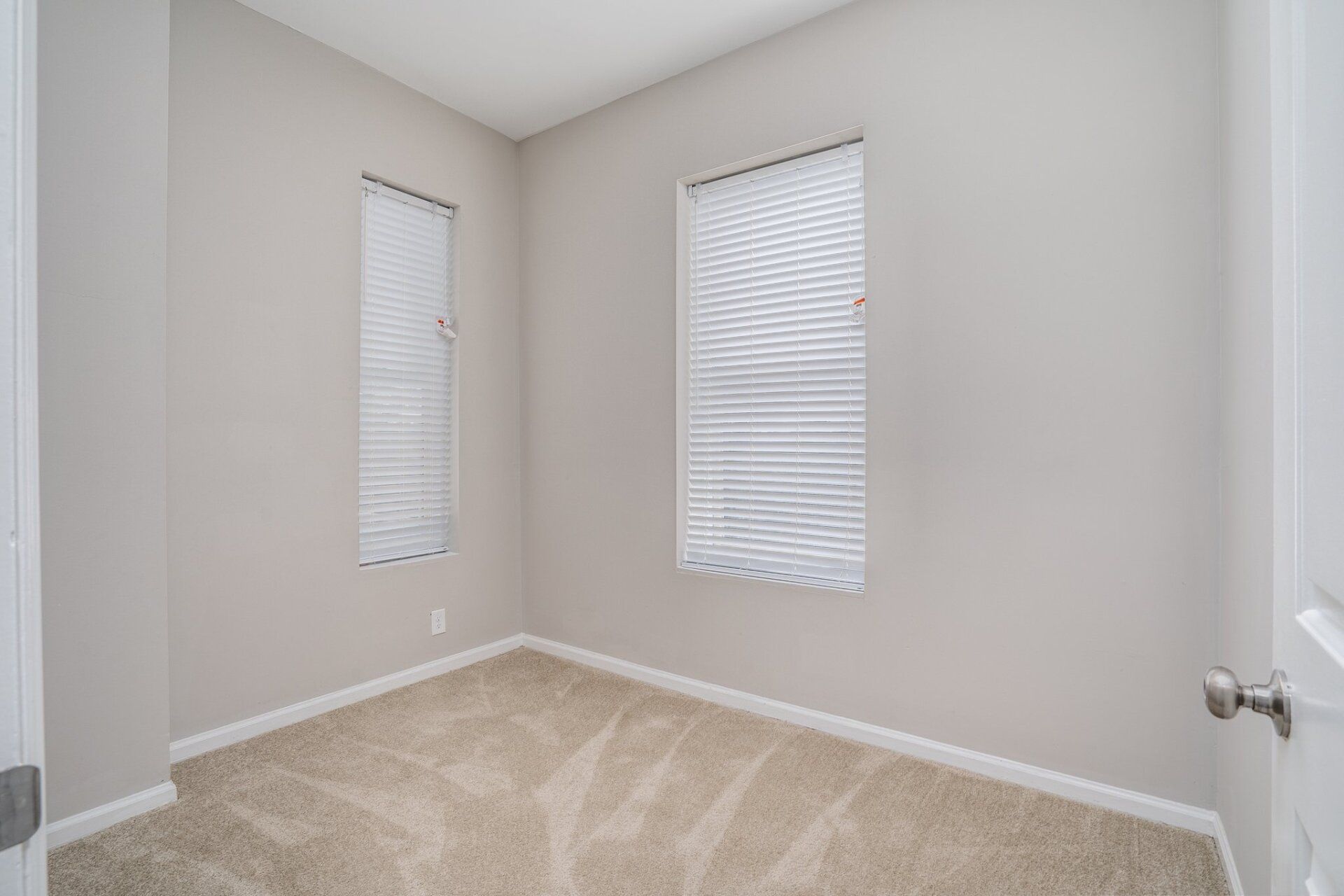 Historic Colonial Square Property Image